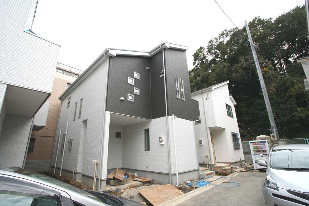 Local appearance photo. Local (11 May 2013) Shooting