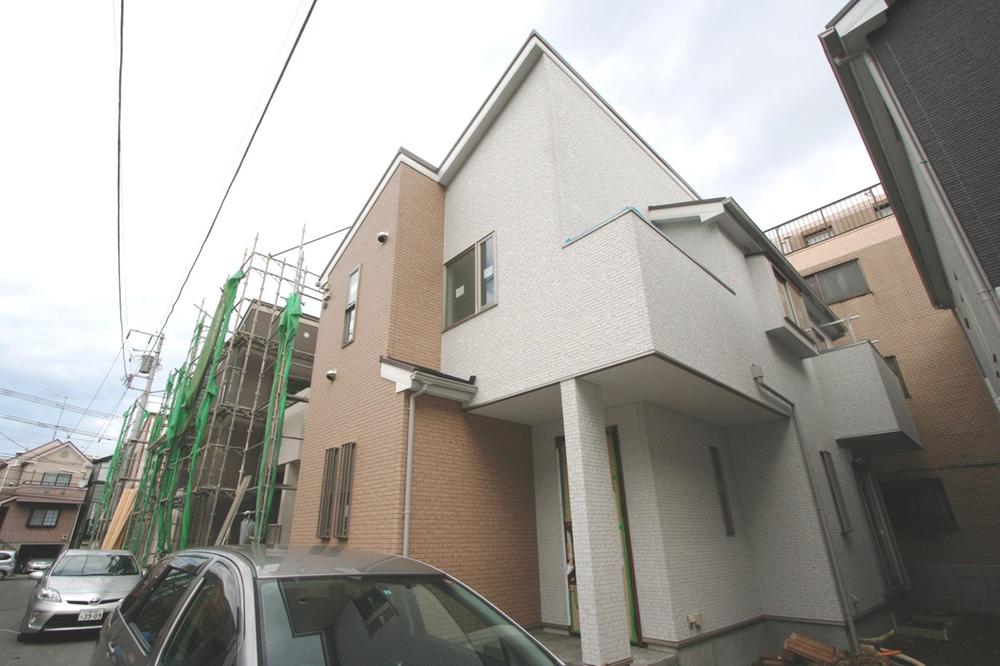 Local appearance photo. Local (11 May 2013) Shooting