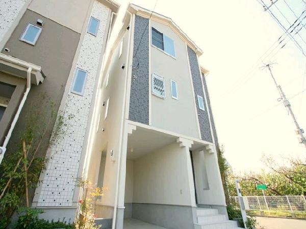 Local appearance photo. Supermarket ・ Convenience store are also nearby