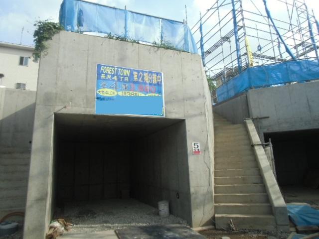 Local appearance photo. Local (July 2013) Shooting 5 Building Underground garage