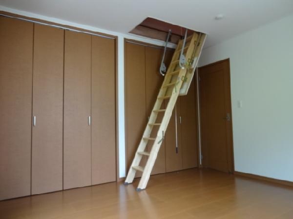 Living. Detached interior introspection Pictures - Living [room] Large storage & Grenier