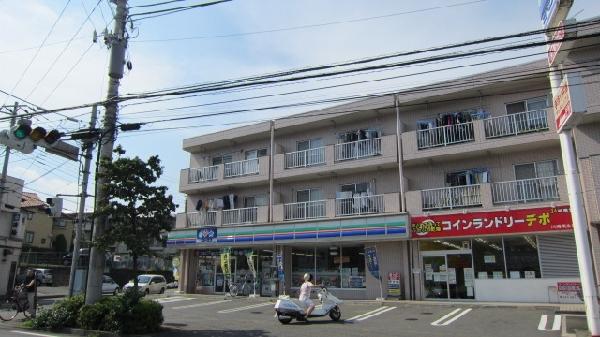 Convenience store. Three F up to 490m Three F