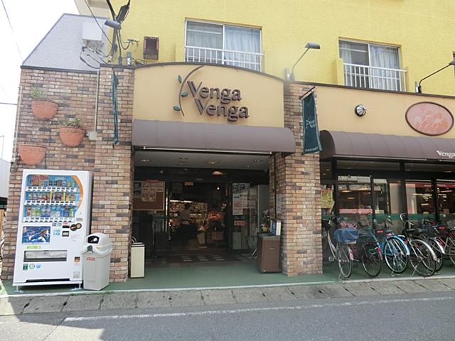 Supermarket. 800m until Bengabenga Noborito shop