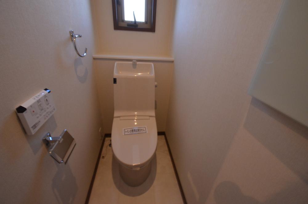 Toilet. Indoor (11 May 2013) Shooting Building 2