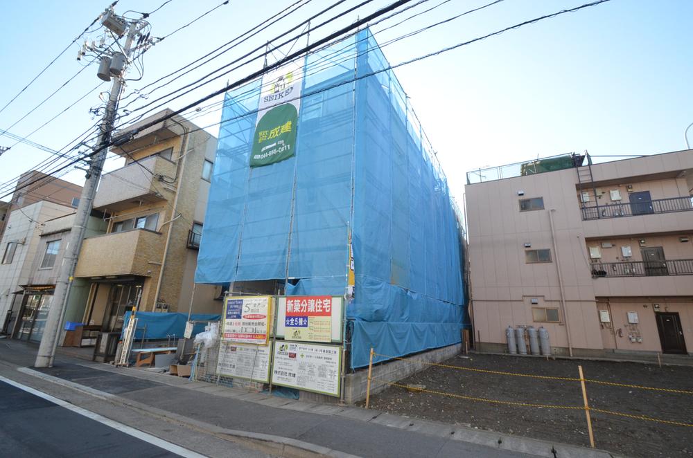 Local photos, including front road. Local (12 May 2013) Shooting