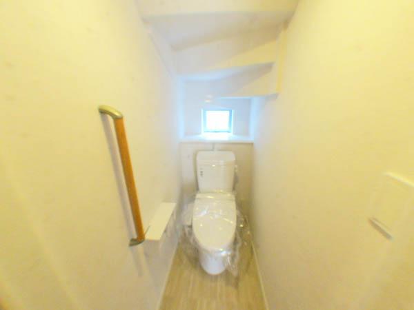 Toilet. Indoor (12 May 2013) Shooting