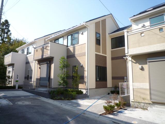 Local appearance photo. In appearance also come in many years tired type, Also it has been changed slightly shade and next to each other