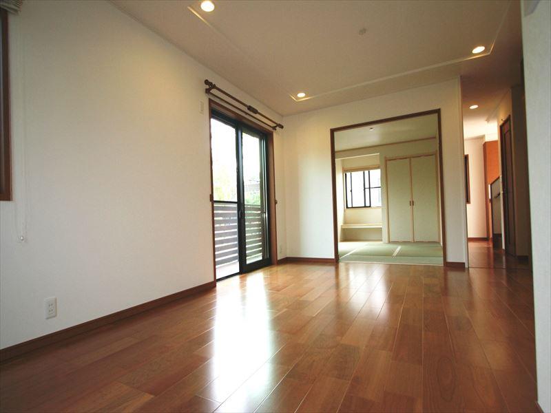 Same specifications photos (living)