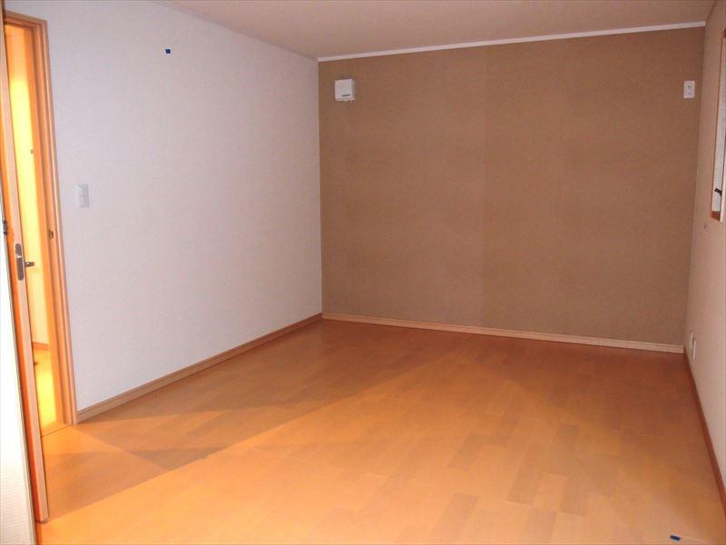 Non-living room. Indoor (12 May 2013) Shooting