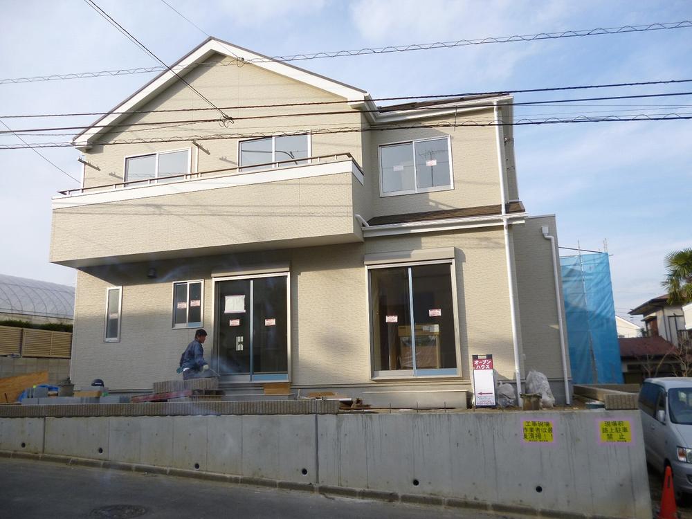 Local appearance photo. South road and all rooms all in the direction of the H Building