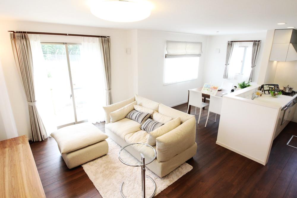 Same specifications photos (living). 22 Building