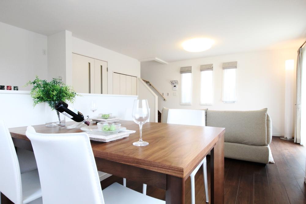 Same specifications photos (living). 22 Building