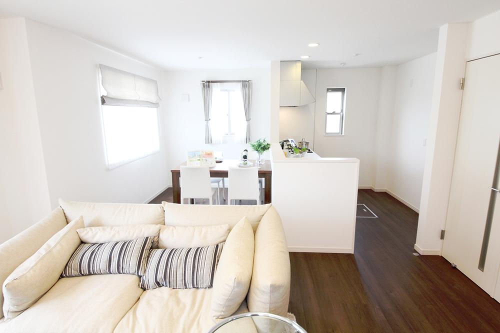 Same specifications photos (living). 22 Building