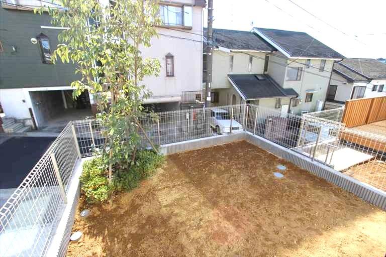 Garden. 2 Building good per yang, Bright garden