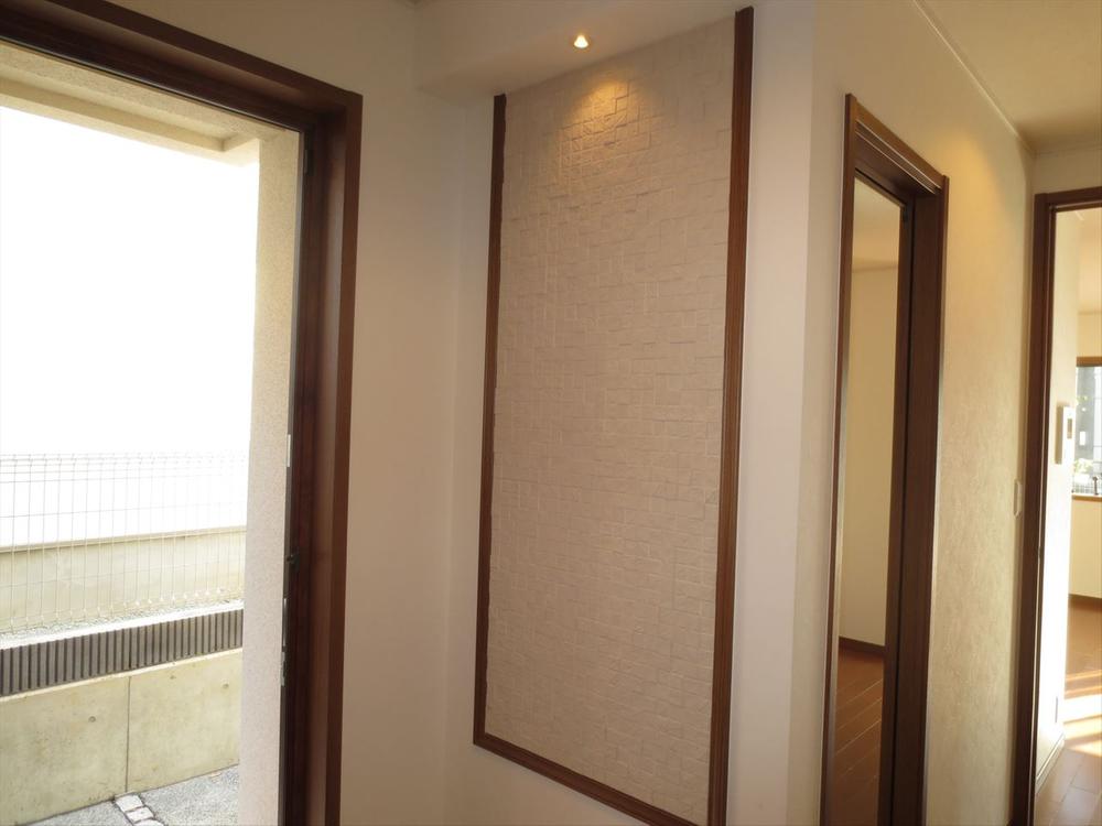 Entrance. 1 Building entrance in Ecocarat