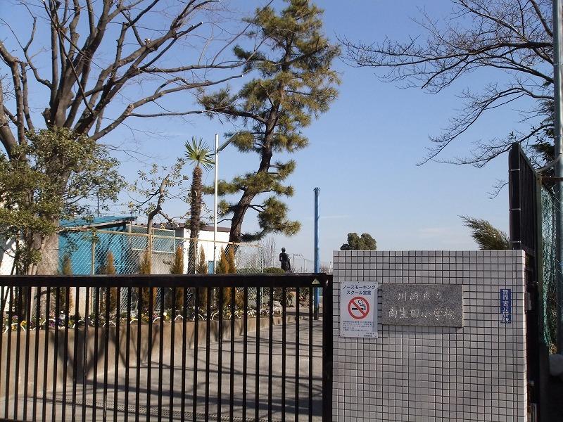 Primary school. Minamiikuta is wide elementary school of 1200m schoolyard to elementary school.