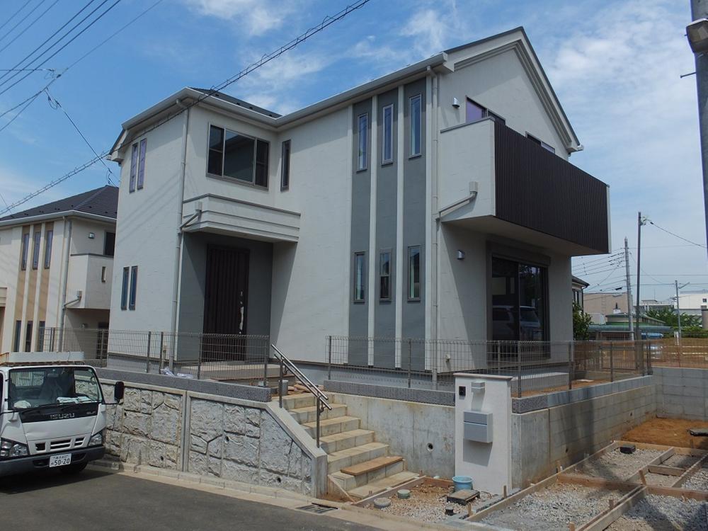 Local appearance photo. 15 Building