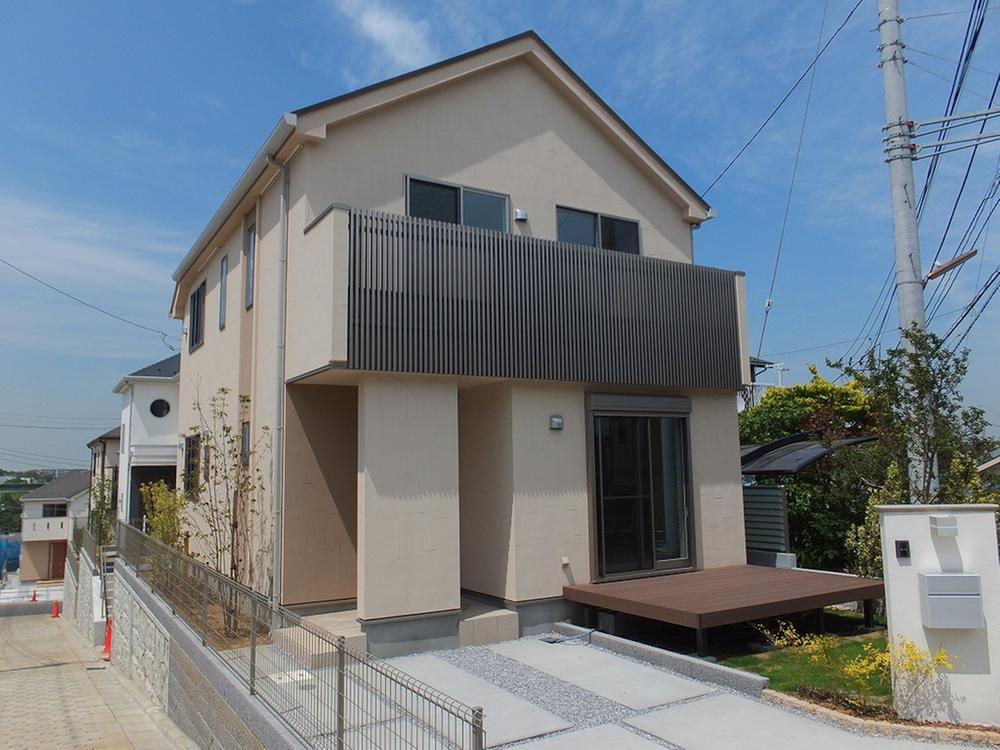 Local appearance photo. 21 Building southwest corner lot LDK18.1 Pledge Second floor balcony is a mansion that can enter and exit than 2 rooms.