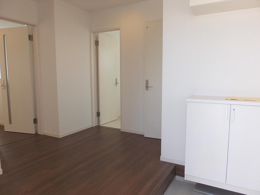 Entrance. Model building "22 Building" site (June 2013) Shooting