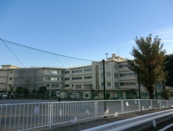Primary school. 350m up to elementary school Ikuta Elementary School