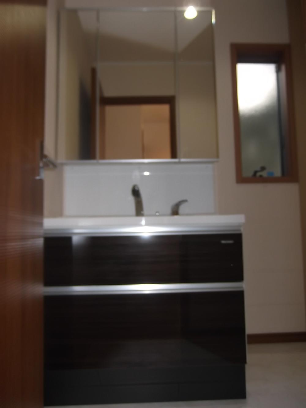 Wash basin, toilet. Indoor (11 May 2013) Shooting