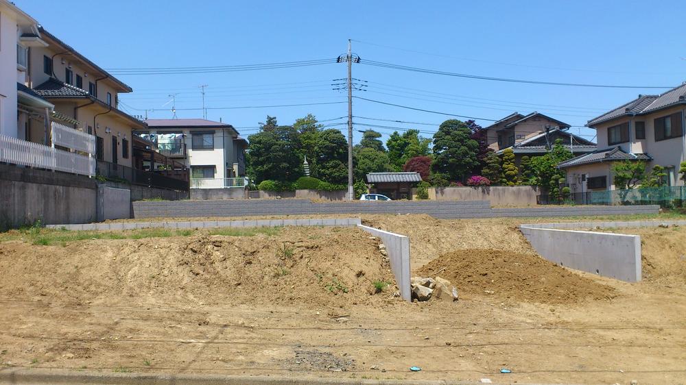 Local appearance photo. Bright shaping land site, Close to the elementary school and junior high school ・ Tama Sports Center ・ park ・ Super also jewels, etc..
