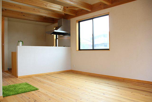 Living. There is a window near the kitchen, Bright, functional