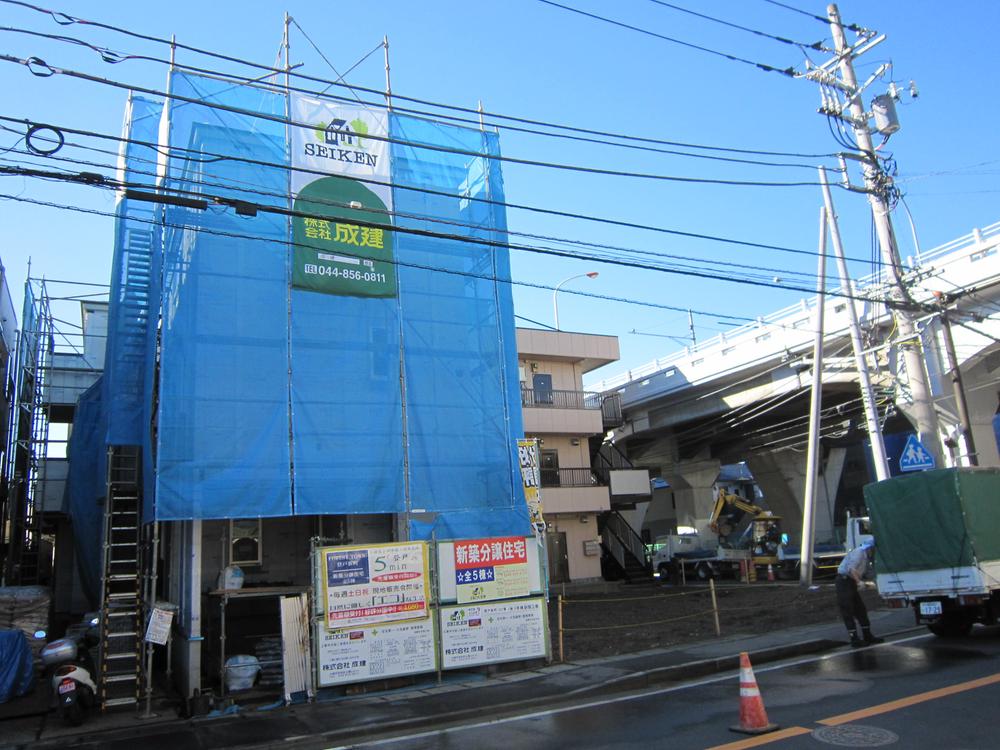 Local photos, including front road. 5 Building appearance