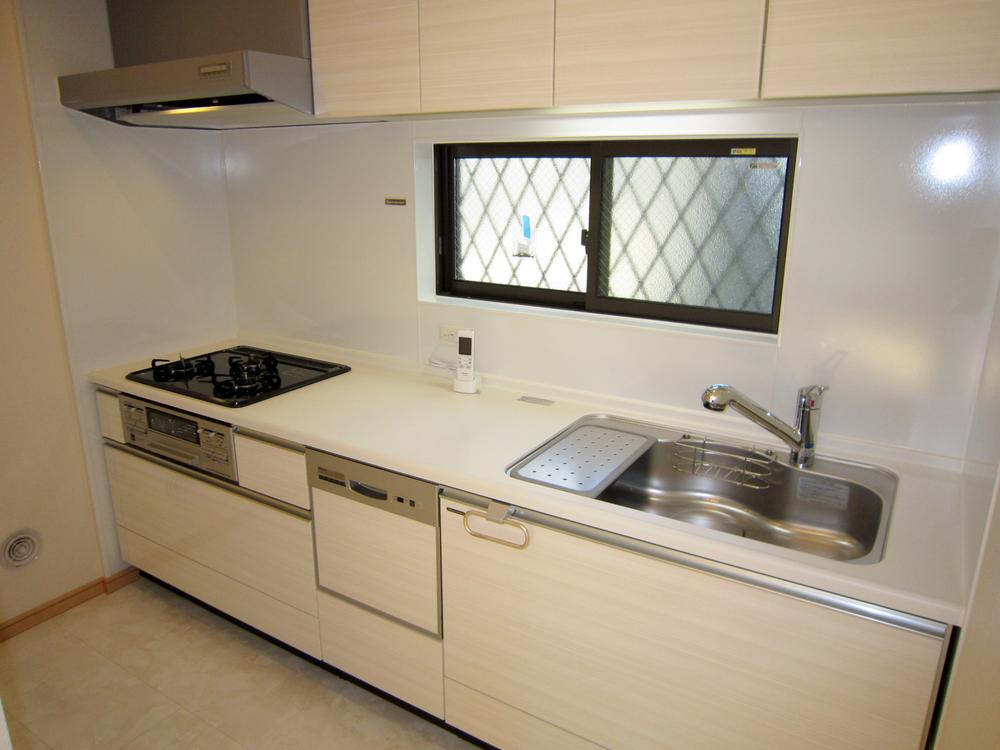 Kitchen. Support the busy mom in the dishwasher dryer. Building 2