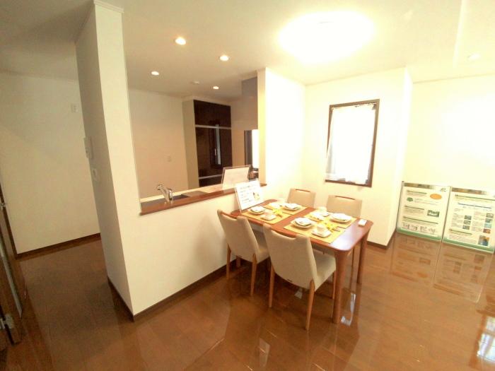 Living. Yes floor heating (27 Building)