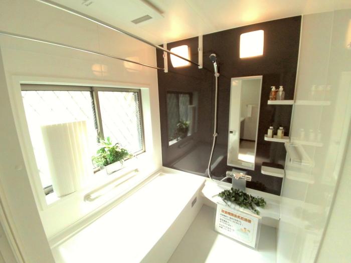 Bathroom. With bathroom dryer (27 Building)