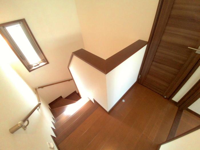 Other introspection. Second floor hallway and staircase portion (27 Building)