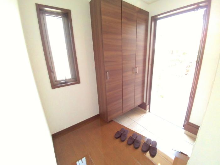 Entrance. Preview is available (27 Building)