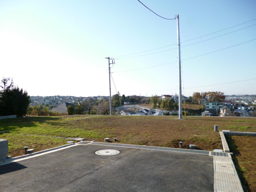 Local photos, including front road. Local (12 May 2012) shooting