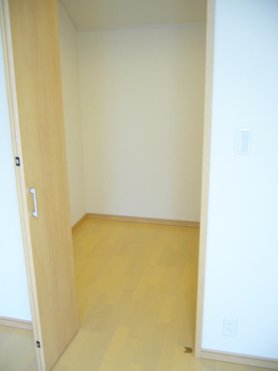 Receipt. Walk-in closet