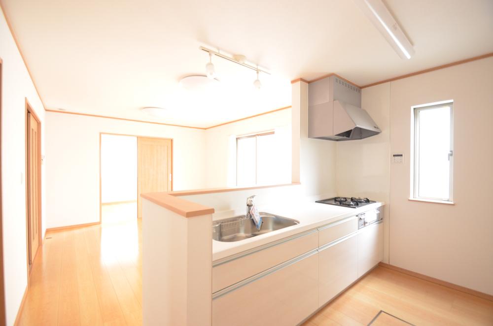 Same specifications photos (living). You can cooking fun with bright face-to-face kitchen ☆