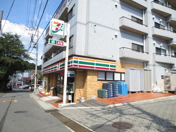 Convenience store. 370m to Seven-Eleven