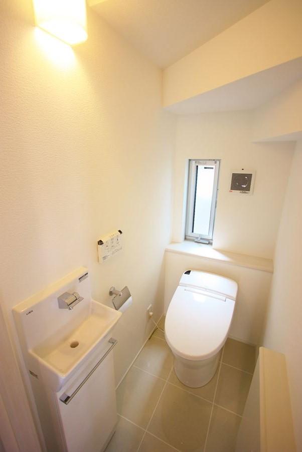 Toilet. Tankless toilet! With hand washing!