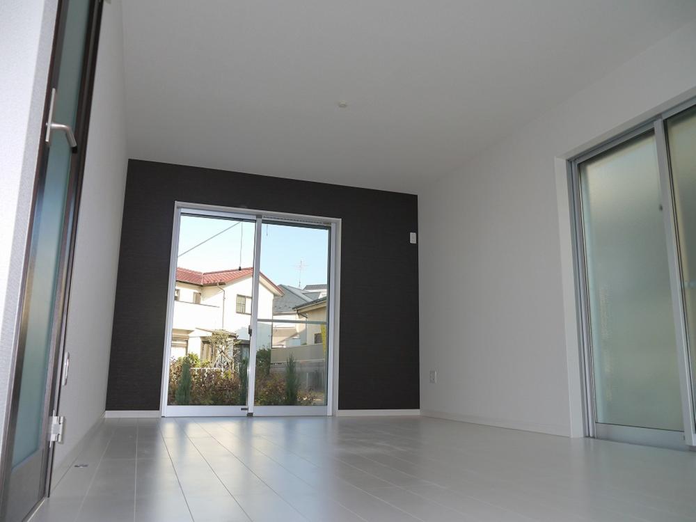 Living. 16.8 Pledge living Spacious space in a face-to-face kitchen