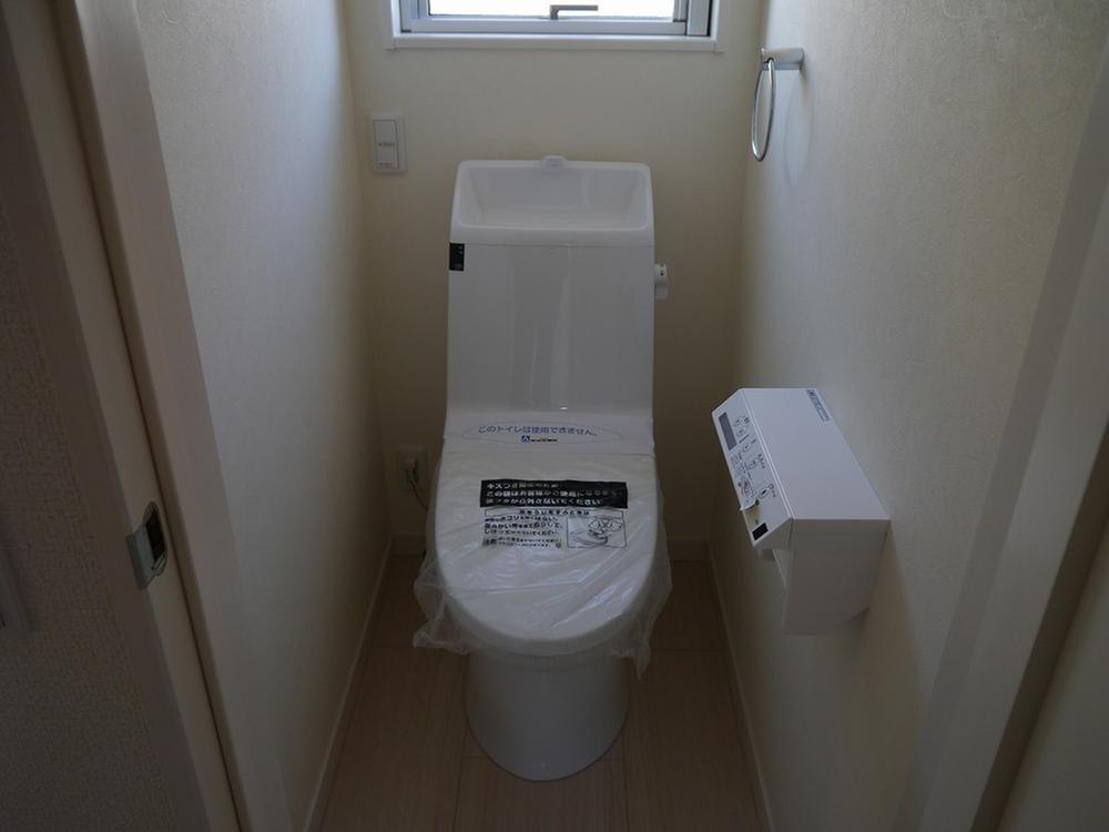Toilet. Yes window ・ With Washlet