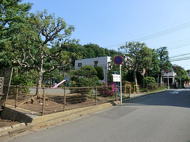park. Ikuta Otani bright park drenched 1500m positive until the first park. I hear the cheerful voice of children.