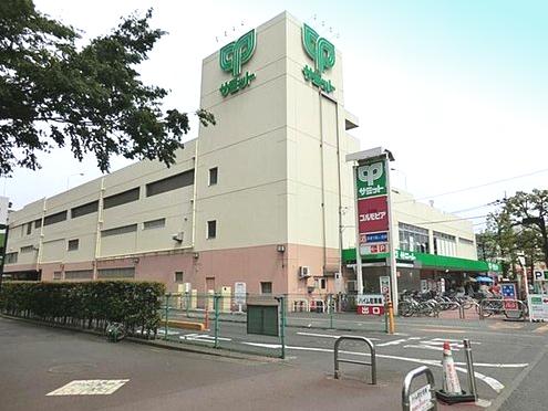 Supermarket. 350m close to super to Summit