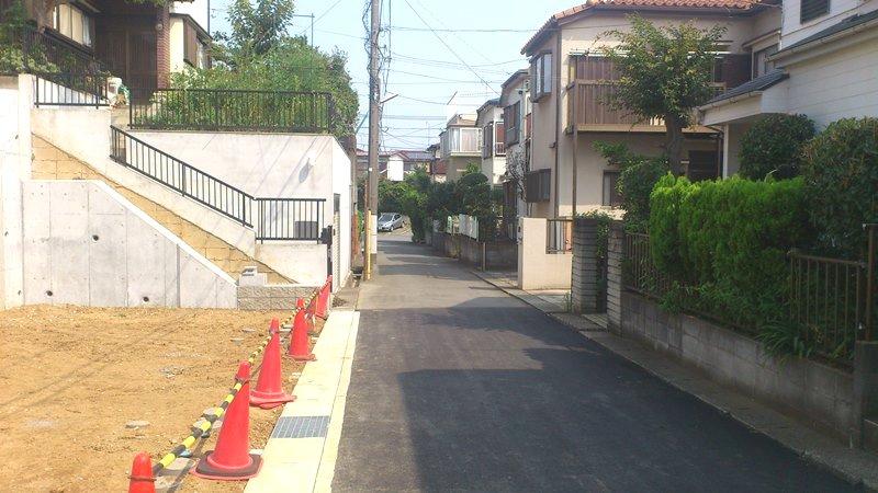 Local photos, including front road. Because traffic volume is low, Is a quiet living environment!