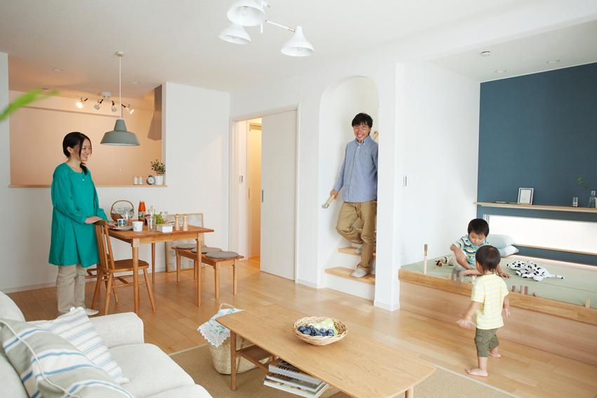 Same specifications photos (living). LDK face-to-face kitchen type, Family gatherings of place (construction cases)