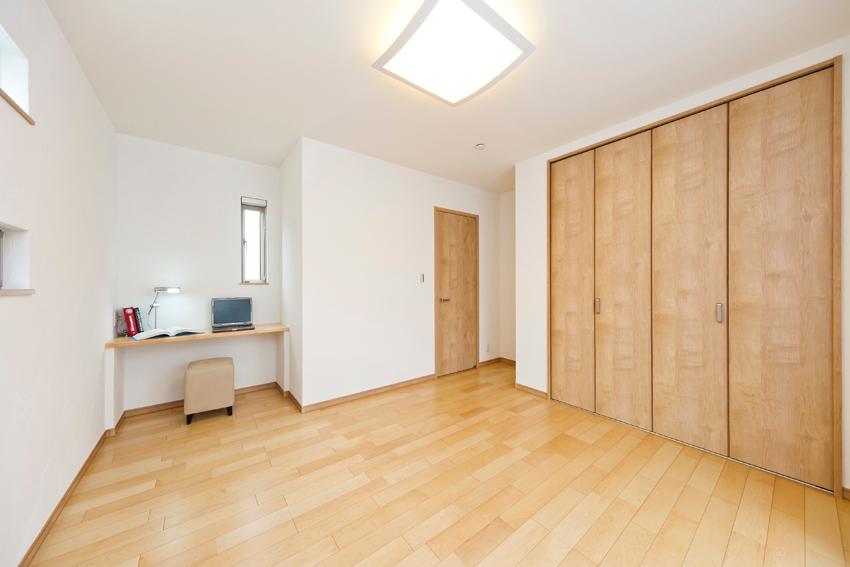 Non-living room. Ensure main bedroom is all building 7 quires more, WIC also were installed. (Example of construction)