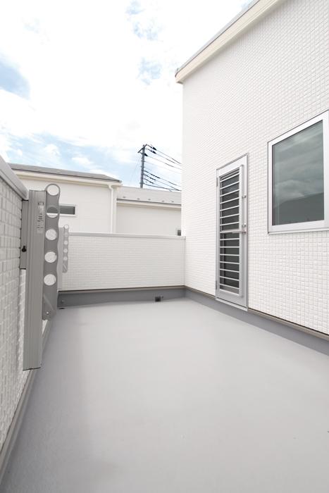 Balcony. Spacious and large balcony (construction cases)