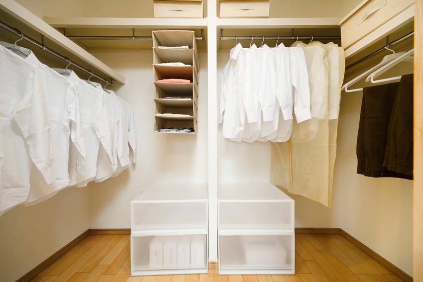 Receipt. Walk-in closet in the master bedroom (construction cases)