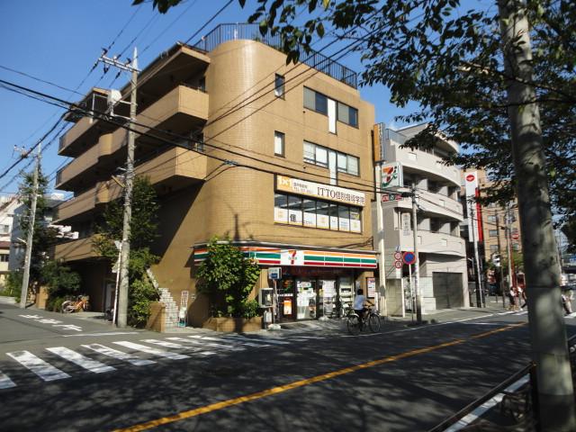 Convenience store. Seven-Eleven Kawasaki Noborito 200m to the west shop