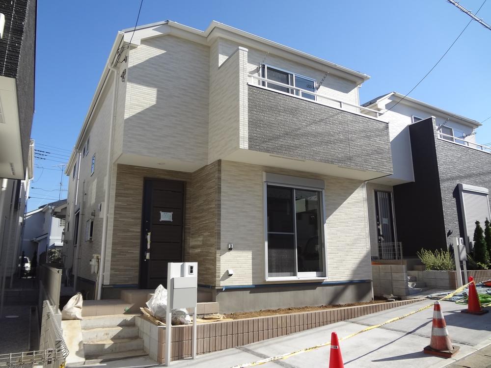 Local appearance photo. Building 2. Good location of the 8-minute walk from the Ikuta Station. It will be in a quiet residential area.