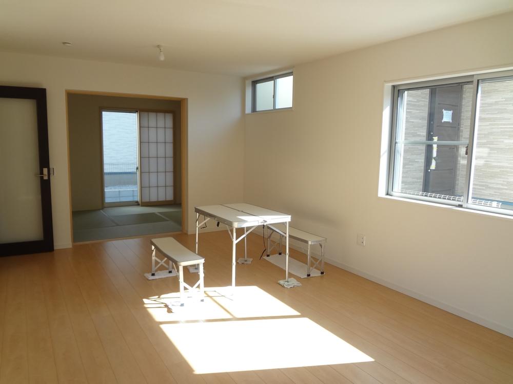 Living. 1 Building. Living dining and Japanese-style room has a sense of unity.